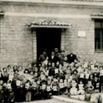Δημοτικό Σχολείο Βρυσιών – 18 Μαρτίου 1963 – «Εκ των Τ.Ε.Α. Διανομή Δώρων»